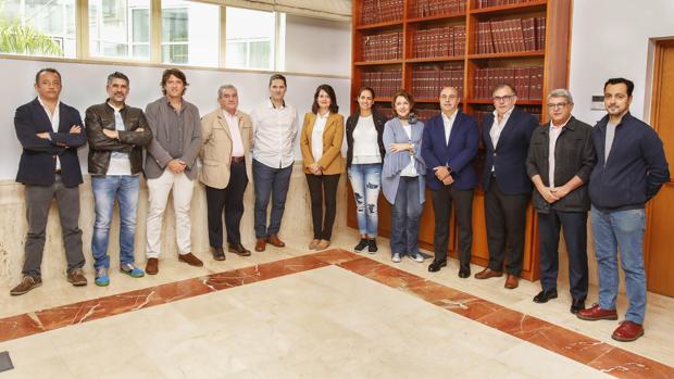 Los miembros del jurado de los premios «Talento Gastro»: Eduardo Guardiola, Manu Jara, Francisco Ybarra, Ramón López de Tejada, Javier Yebra, Isabel Aguilar, Liliana Murillo, Laura Robles, Pedro Sánchez Cuerda, Jesús Becerra, Enrique Caballero y Nacho Dargallo
