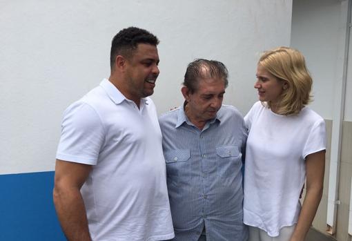 Juan de Dios con Ronaldo Nazario