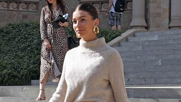 La modelo Camila Morrone abandonando las instalaciones del 080 Barcelona