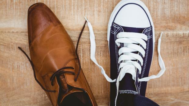 No poder atarse los cordones es una señal de que algo no va bien en tu salud.