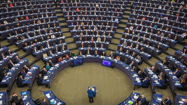 Angela Merkel propuso poner en marcha un ejército europeo común que complemente el trabajo de la OTAN
