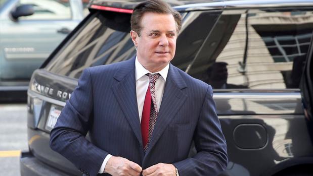El exjefe de la campaña de Trump, Paul Manafort, llega a una acusación en su contra por un abogado especial Robert Mueller