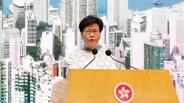 La jefa ejecutiva, Carrie Lam, anuncia la suspensión de la ley de extradición