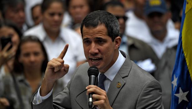 El presidente interino Guaidó, en el acto en Caracas para exigir la liberación de Requesens