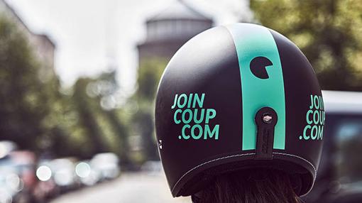 Los escooters disponen de casco para el usuario
