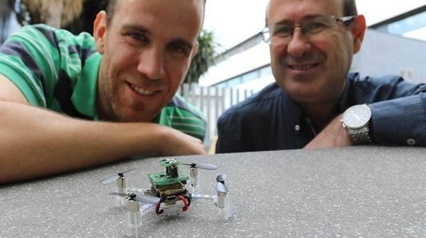 Los investigadores Javier Burgués y Santiago Marco, de la Facultad de Física de la Universidad de Barcelona y del Instituto de Bioingeniería de Cataluña (IBEC)