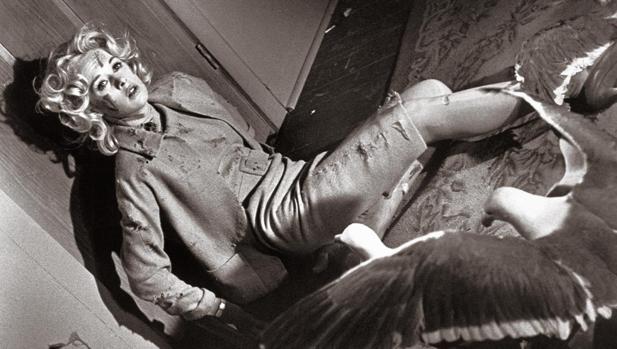 Tippi Hedren en la película «Los pájaros», de Alfred Hitchcock