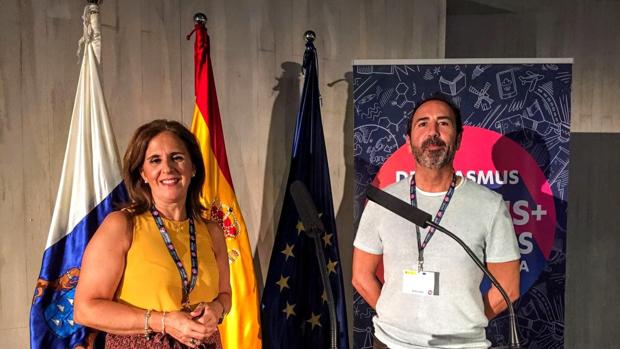 La directora del centro y el coordinador del proyecto