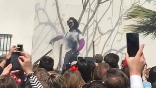 En la tradicional quema de Judas de este año la protagonista fue Ana Julia Quezada