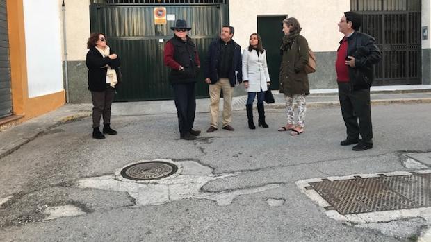 Visita con los vecinos en la zona.