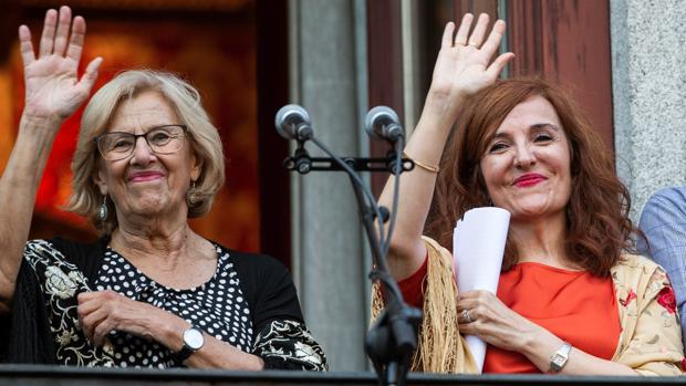 Manuela Carmena y la gaditana Elvira Lindo