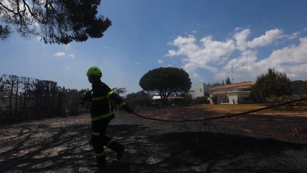 Varias viviendas se salvaron por metros de ser devoradas por el fuego