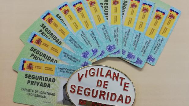 Las tarjetas de identidad de los vigilantes de seguridad.