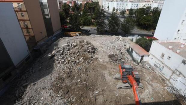 La empresa Erri Berri ha culminado con el derribo de los cuatro bloques de viviendas.