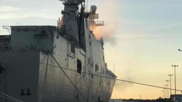 Las humo era perceptible en la cubierta del 'Juan Carlos I'