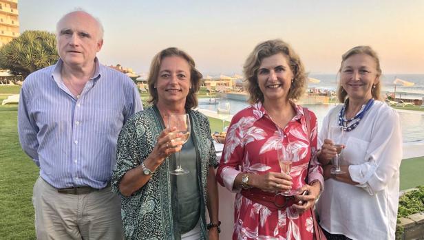 Fernando Mazzuchelli Urquijo, María Rivero Domecq, Almudena Domecq y María José Barón Rivero.