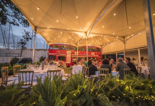 El Lounge Sancti Petri combina música y gastronomía con la selecta carta del Restaurante Alma.