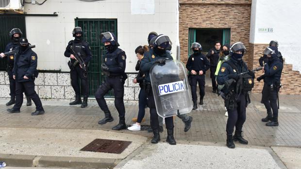 Operación antidroga el pasado mes de enero en la barriada El Saladillo de Algeciras.