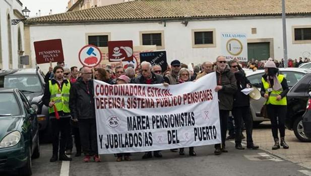 Los pensionistas y jubilados, en una de sus manifestaciones en El Puerto.