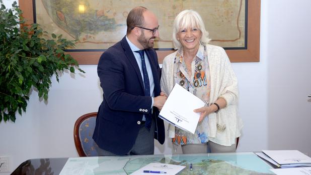 Germán Beardo junto a Teófila Martínez.
