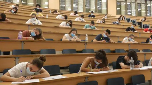 Imagen de los exámenes la prueba acceso a universidad.