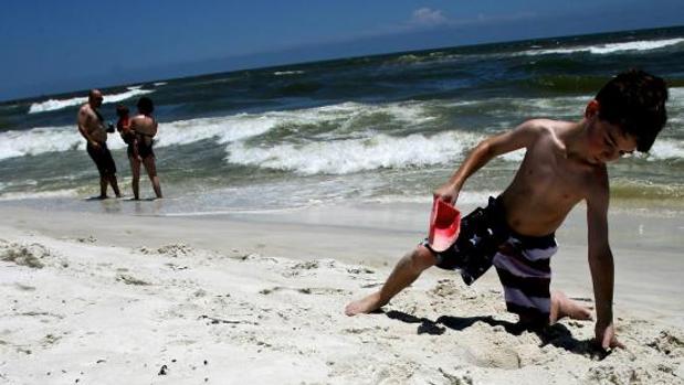 Una mujer y una niña han contraído la «bacteria come carne» tras pasar el día en playas de Florida