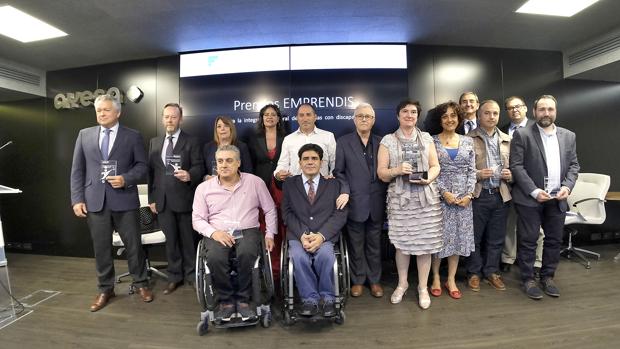 Foto de familia de los premiados por la Fundación Ayesa