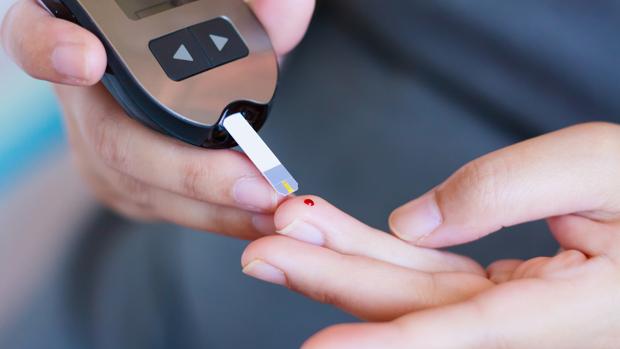 Los análisis de sangre permiten conocer el nivel de glucosa en sangre
