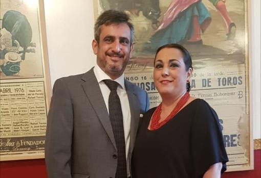 Juan y Aurora Farfán, «gerentes» de una caseta del real de los Remedios