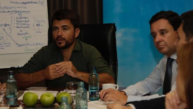 Beltrán Pérez, durante la reunión del grupo municipal del PP