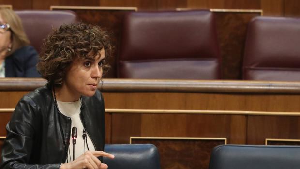 La ministra de Sanidad, Dolors Montserrat, esta manaña en la sesión de control al Gobierno en el Congreso