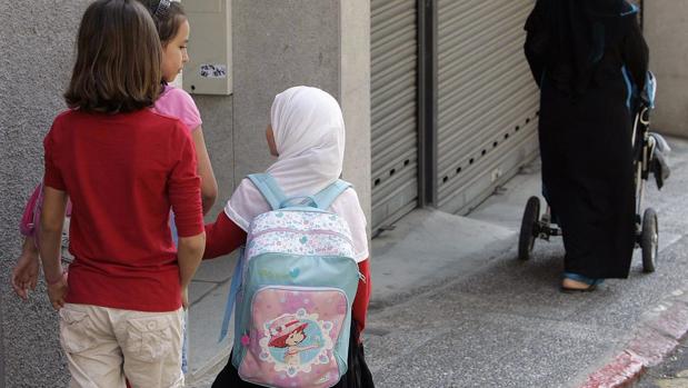 La Generalitat lanza este programa pìloto, invocando a la multiculturalidad de la ciudad